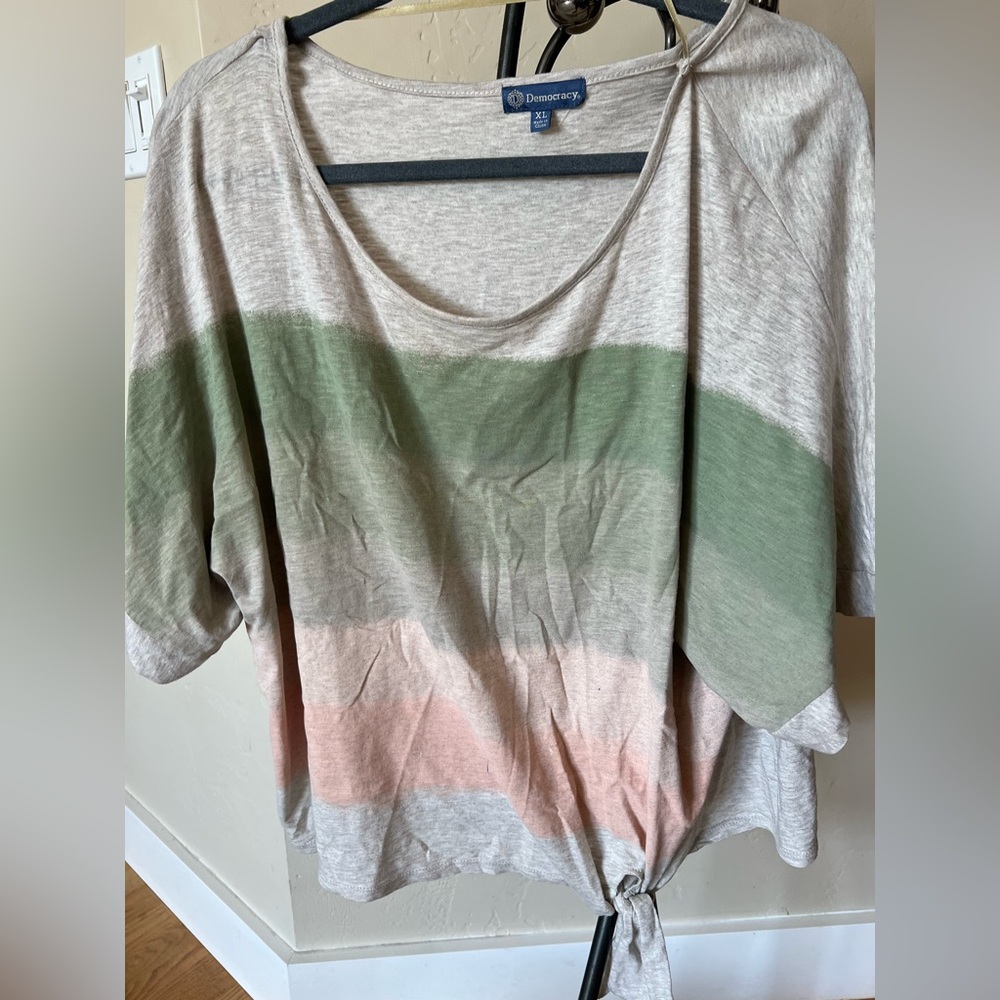 Women’s democracy shirt size xl-